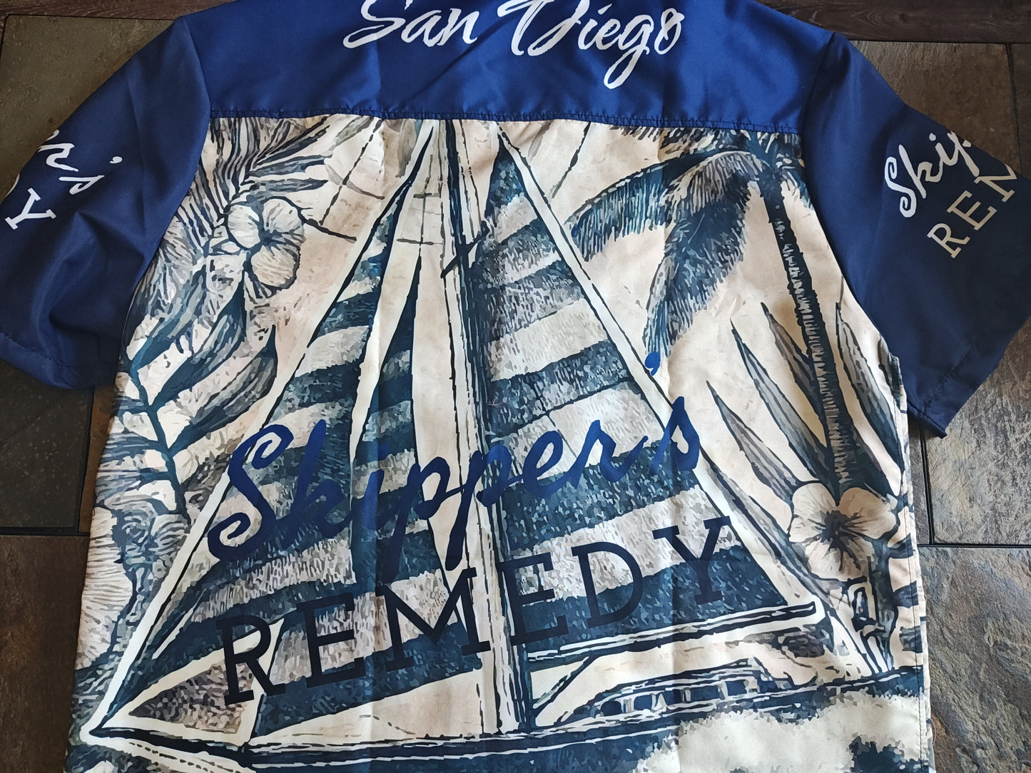 Skipper's Remedy Aloha sailboat - Unisex button shirt
