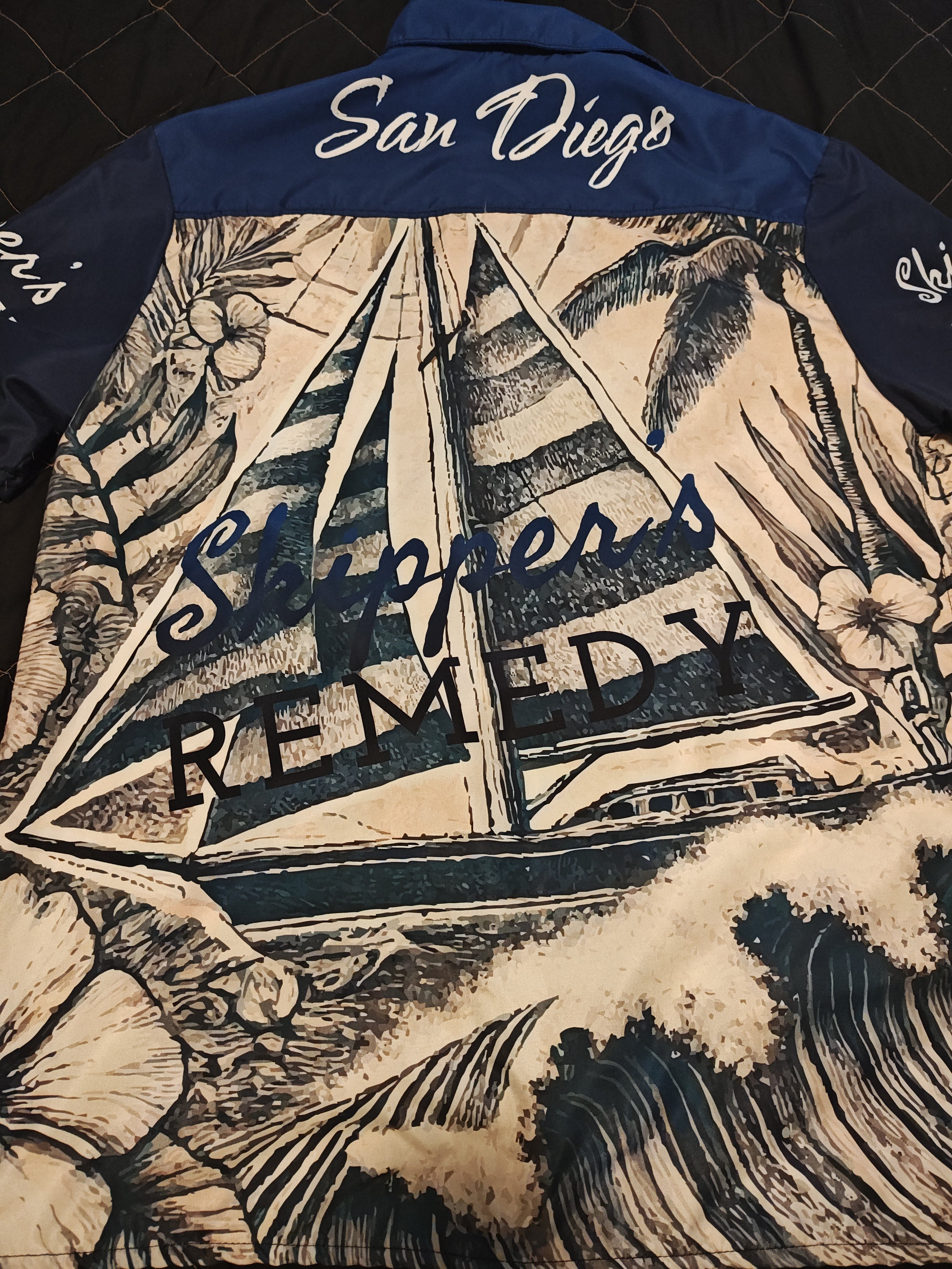 Skipper's Remedy Aloha sailboat - Unisex button shirt